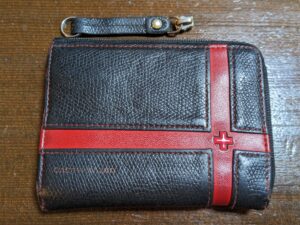 カステルバジャックの財布、ファスナー交換とクリーニング