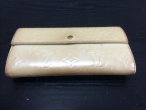 【財布修理】ルイ・ヴィトン ヴェルニの長財布のカラーチェンジ