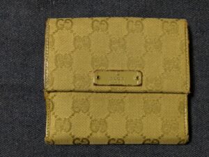 【財布修理】グッチ財布のコーナー、端面のスレ傷補修