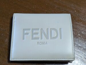 補修前のフェンディの財布