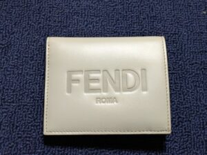 補修後のフェンディの財布