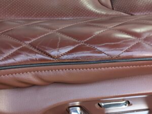スレ傷補修後の車シート