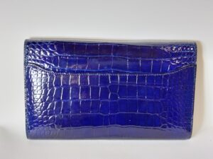 補修前のエルメスコンスタンスの財布背面