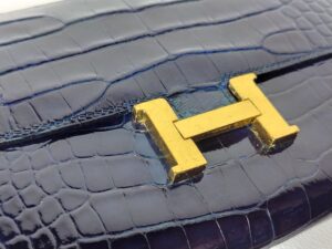 補修前のエルメスコンスタンスの財布金具周辺
