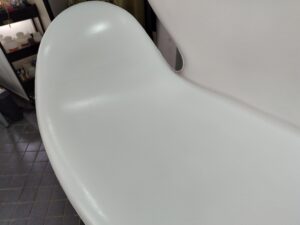 補修後のスワンソファ座面