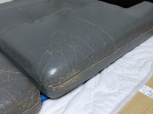 補修前のカリモクソファ座面