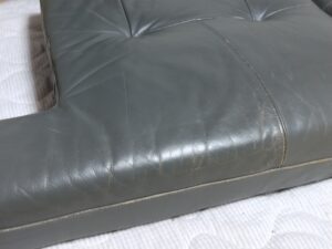 補修前のカリモクソファ座面