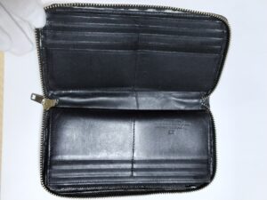 ファスナー交換により、しっかり開くようになった財布