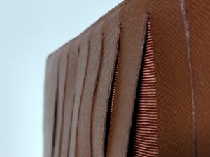 補修後のルイ・ヴィトン財布カードホルダーの内側