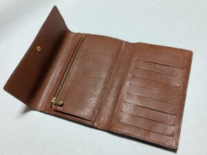 補修後のルイ・ヴィトン財布内側