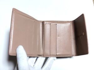 補修後のルイ・ヴィトンヴェルニの財布内側