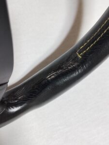 MOMOステアリングの接着部開き補修箇所