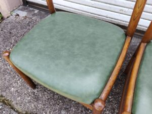 座面の革張替え後のカリモクダイニングチェア