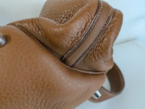 補修前のエルメスのバッグ、ピコタン