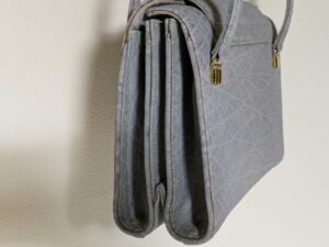 染め直し前の象革のバッグのサイド