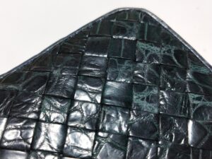 補修前のボッテガ・ヴェネタ財布の表皮の状態