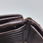 プラダ財布の端面の革破れ