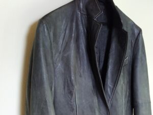 補修前の革ジャケット