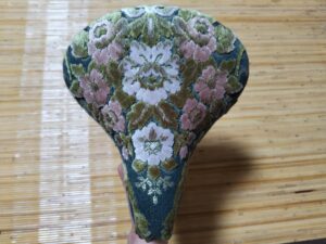 【リメイク番外編】自転車のサドルを金華山織の布地でデコレーション！