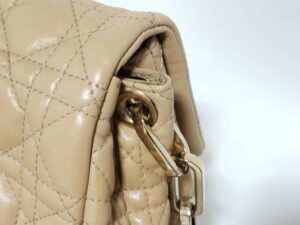 サイドの汚れ補修後のバッグ