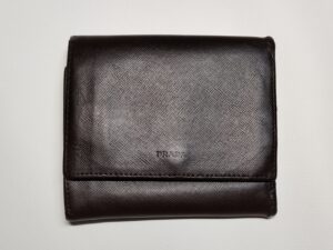 補修後のプラダの三つ折り財布