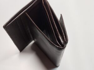 補修後のプラダ財布折り曲げ部端面