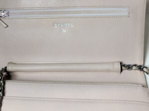 補修後のシャネルチェーンショルダーバッグ内側