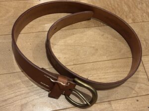 縫製の切れたレッドウィングのベルト