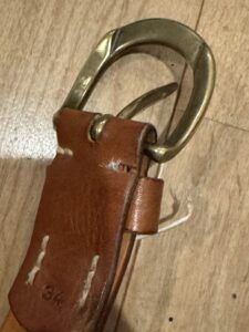 ベルトの縫製切れ部分
