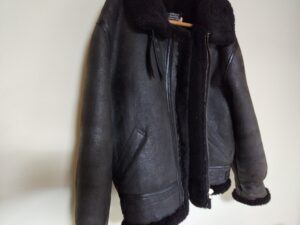 保湿後のムートン革ジャケット