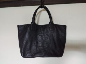 補修後のトリーバーチのバッグ