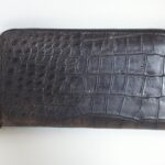 補修前のクロコダイルレザー財布