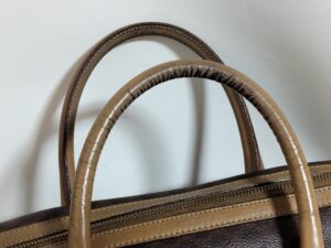 補修前のバッグ持ち手の黒ずみ
