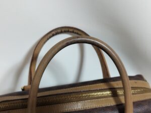 補修前のバッグ持ち手の黒ずみ
