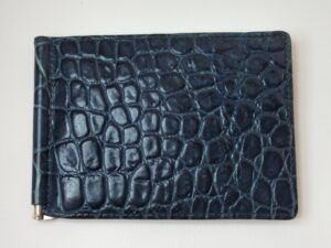 補修後のクロコダイルレザーの札入れ