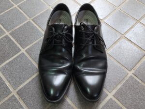 【革靴修理】ビジネスシューズの気になる傷を綺麗に部分補修