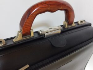 スレ傷補修後のバッグの開口部周辺