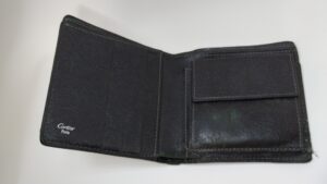 補修前のカルティエの財布