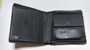 補修後のカルティエ財布内側