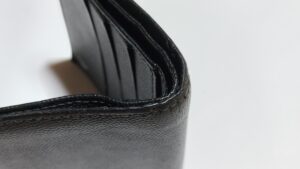 補修後のカルティエ財布札入れ上部