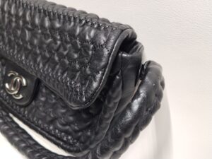 スレ傷補修後のシャネルバッグ