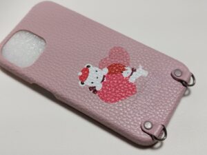 箔押し除去後のスマホケース