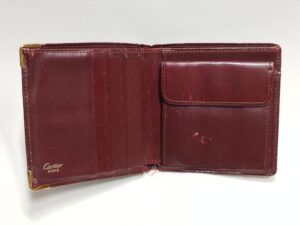補修前のカルティエ財布の内側