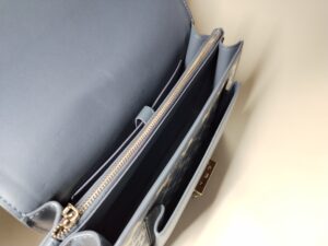 リメイク前のケイト・スペードバッグの中の仕切り
