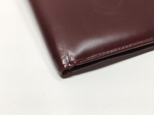 補修後のカルティエ財布の折り曲げ部分