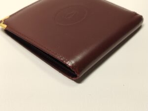 補修後のカルティエ財布の折り曲げ部分