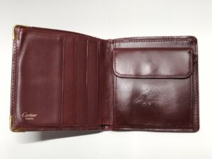 補修後のカルティエ財布の内側