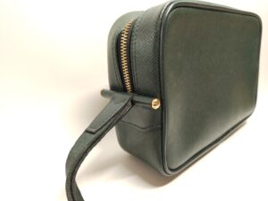 リメイク前のルイ・ヴィトン カルガ セカンドバッグの持ち手取り付け部