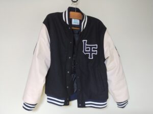 シミ跡のあるスタジャン