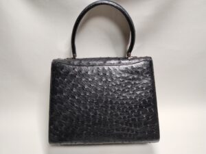 補修前のオーストリッチバッグ外観背面